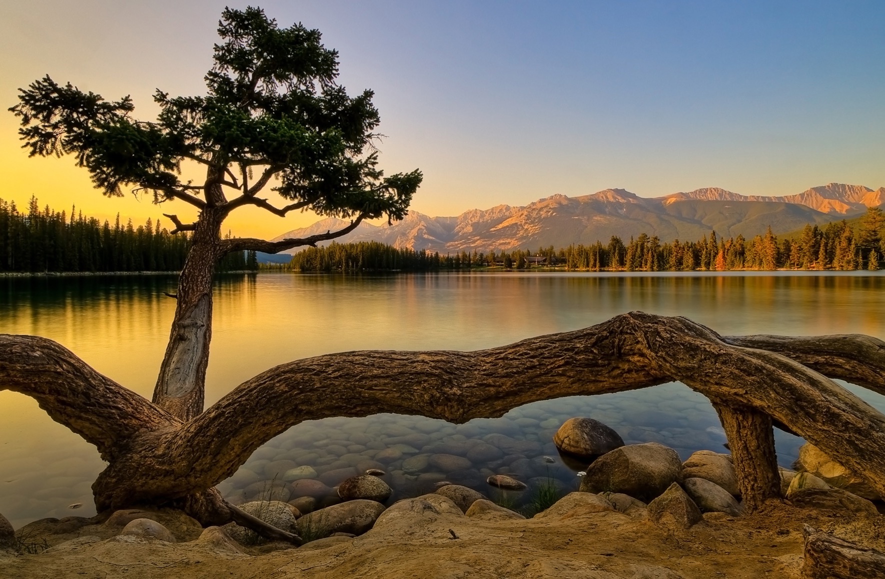 FreeGreatPicturecom 51115 calm lake at dusk views edited